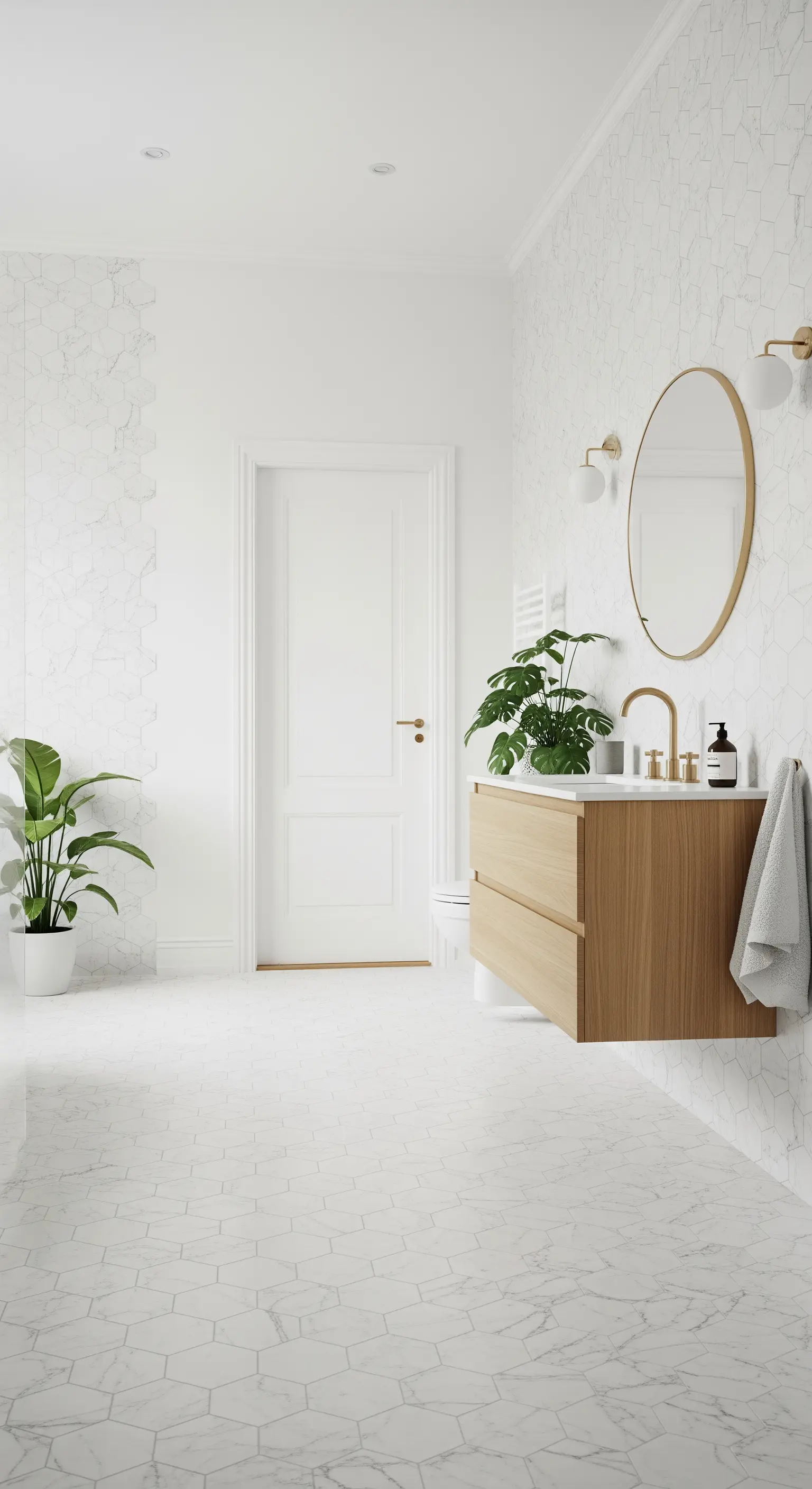 Bagno total white con piastrelle esagonali effetto marmo, mobile in legno e piante verdi.