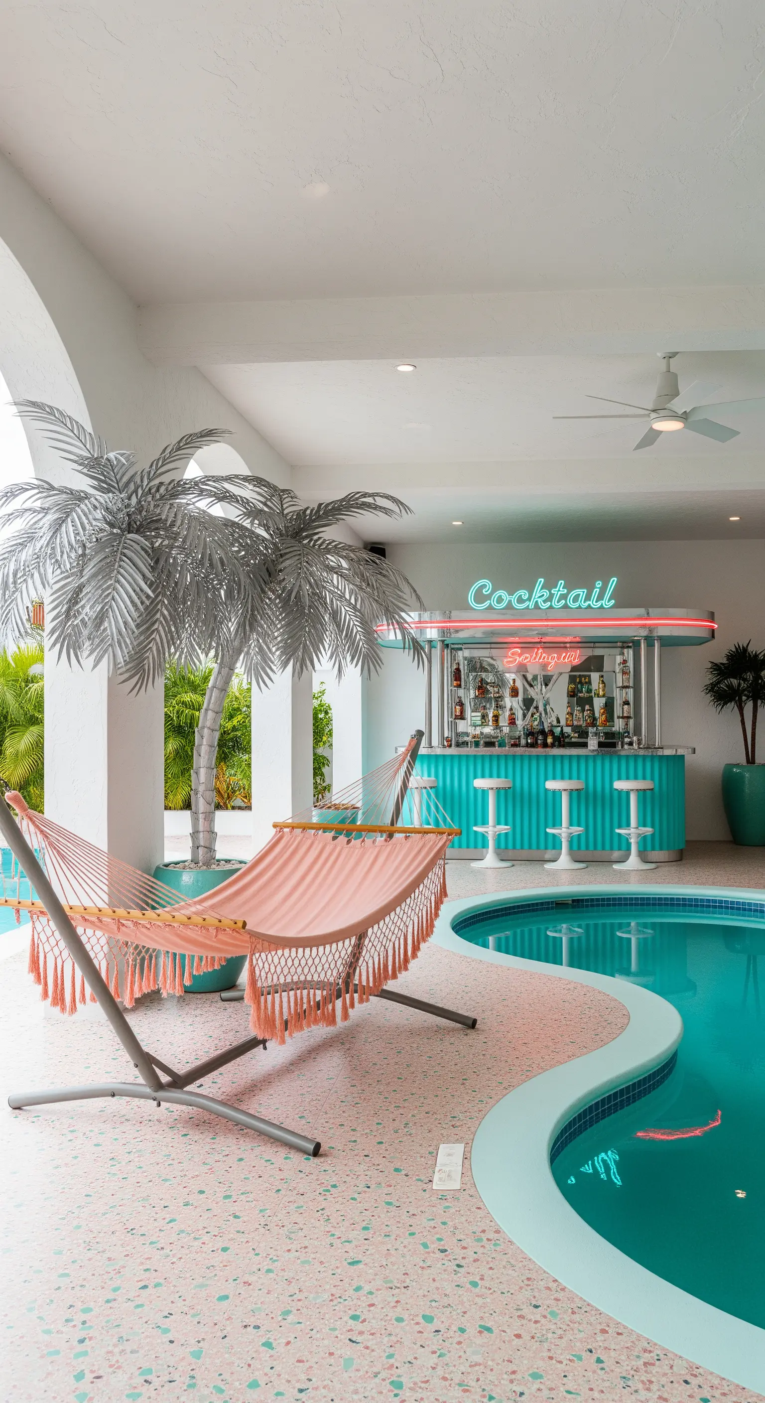 Area piscina con pavimento in terrazzo rosa, bar turchese con insegna al neon e palma argentata