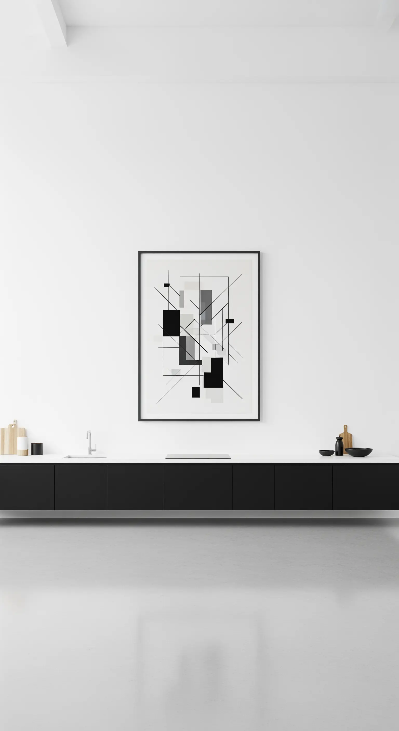Cucina minimalista in bianco e nero con un grande quadro astratto alla parete.