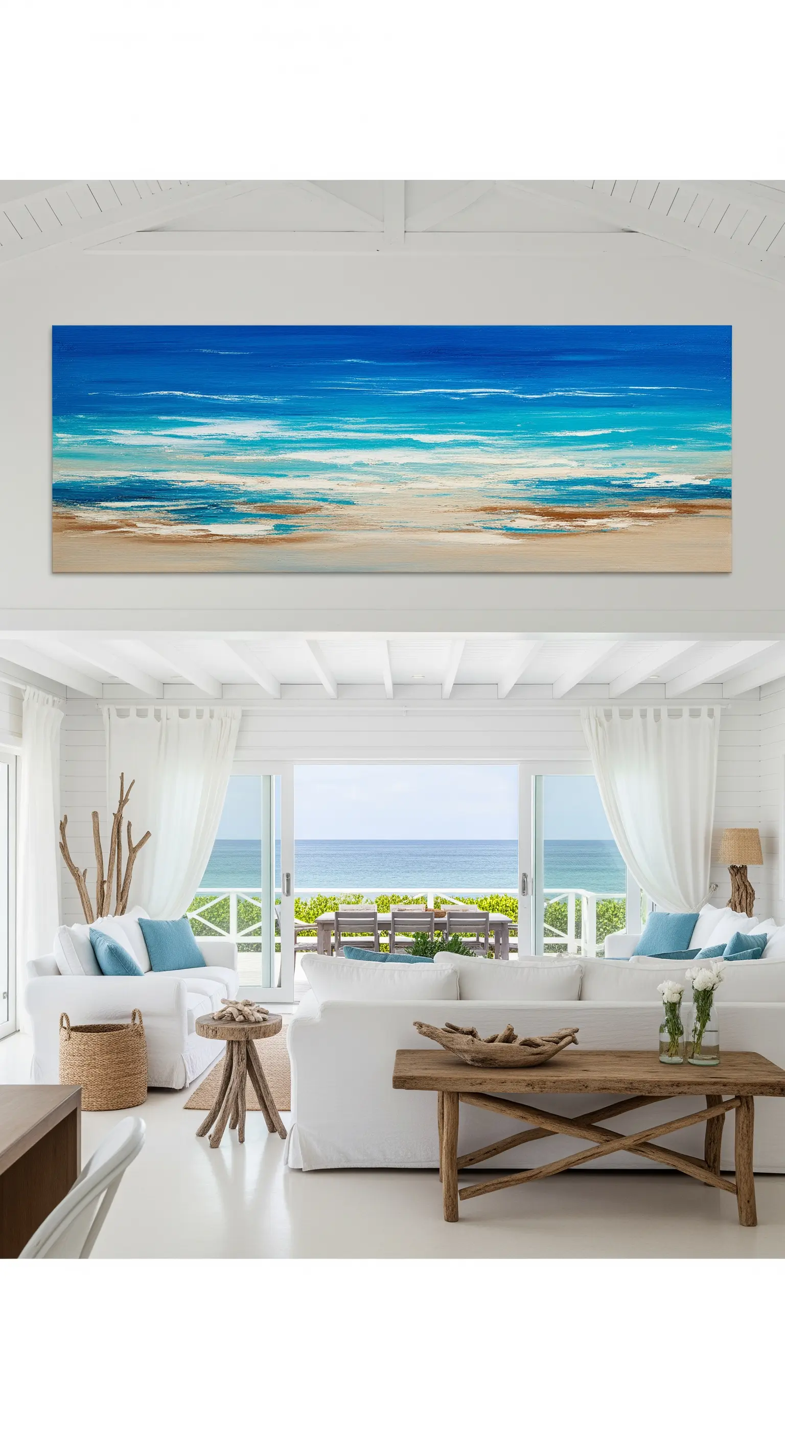 Un grande quadro astratto orizzontale con i colori del mare in un soggiorno bianco vista oceano.