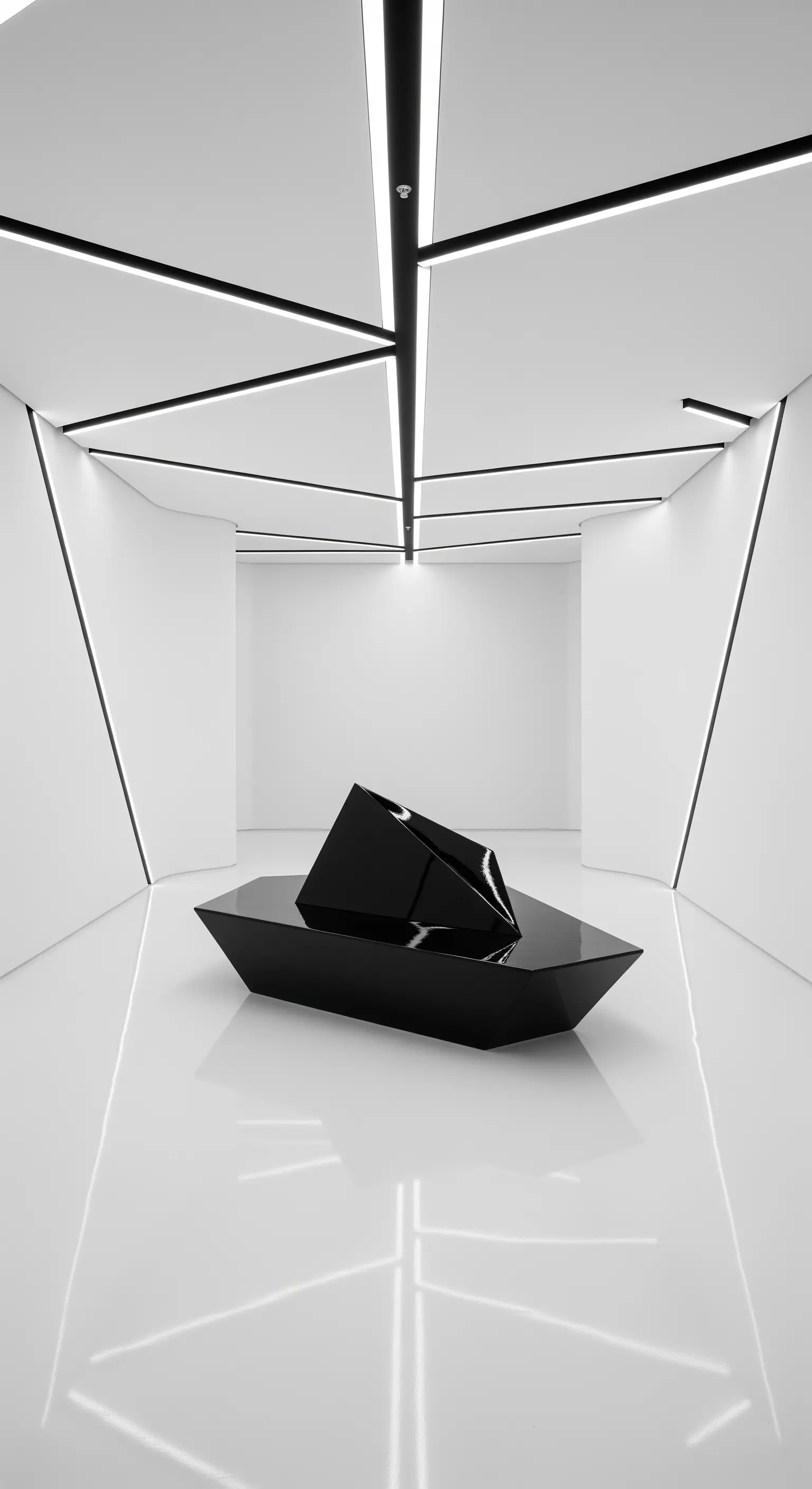 Corridoio bianco con linee di luce LED integrate che creano un motivo geometrico su pareti e soffitto.
