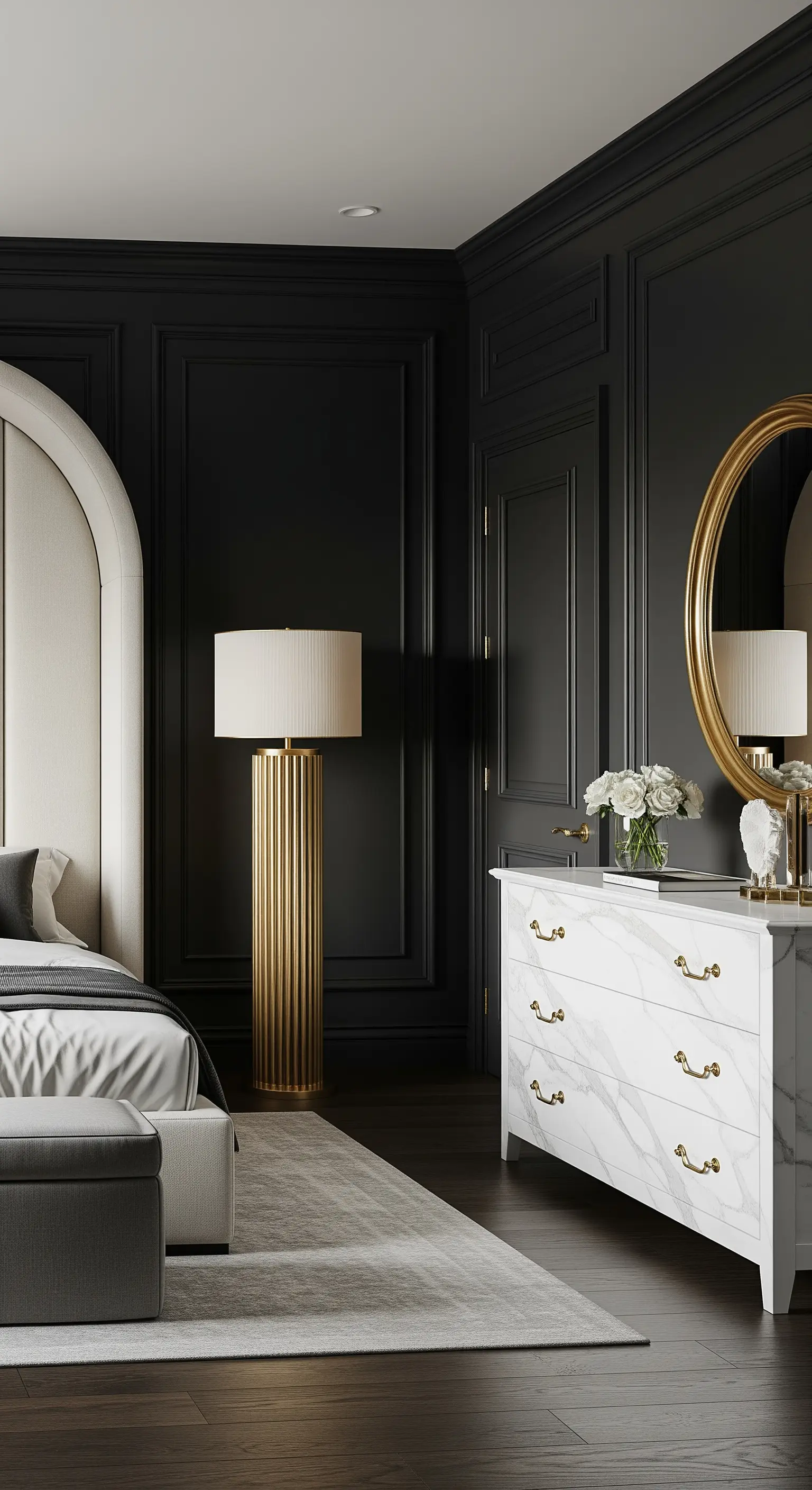 Camera da letto neoclassica con pareti nere, comò in marmo bianco e specchio ovale dorato.