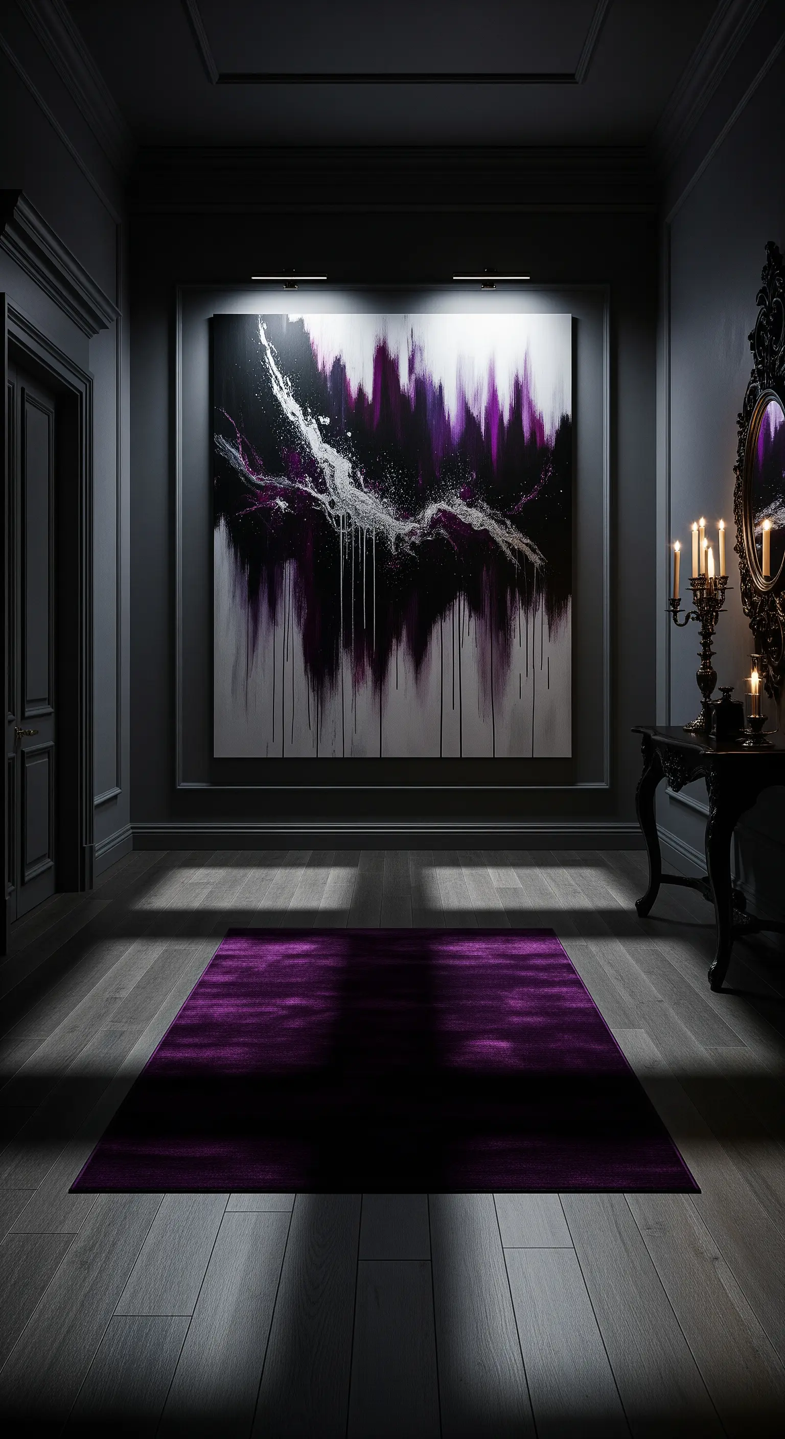 Ingresso scuro in stile gotico con quadro astratto viola e un tappeto viola intenso.