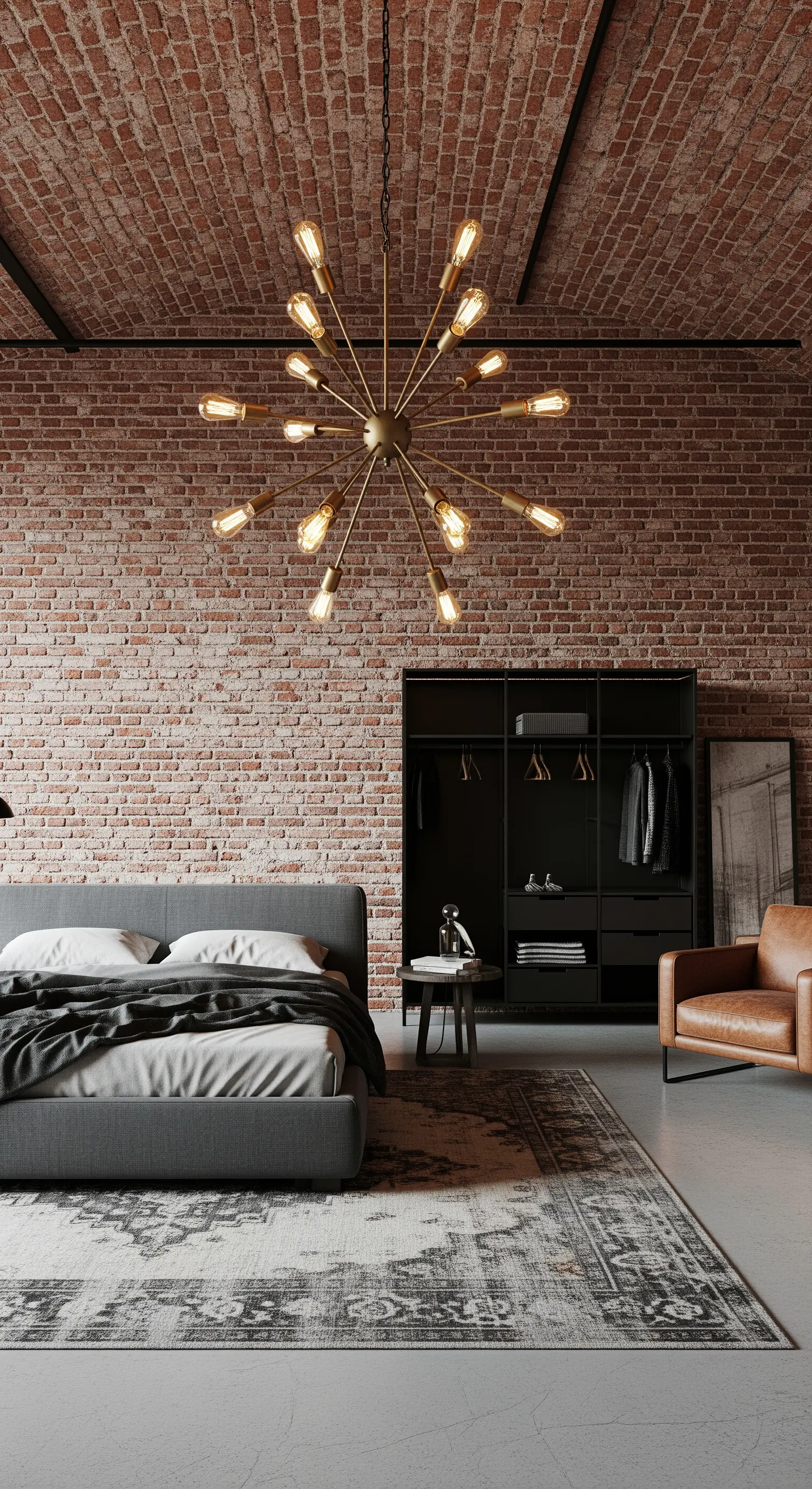 Lampadario Sputnik in ottone in una camera industriale con parete in mattoni a vista.