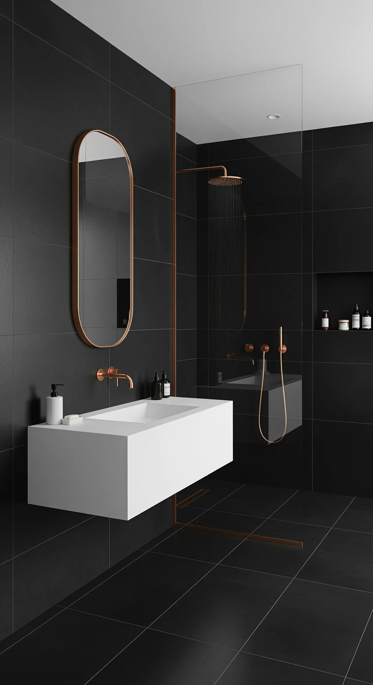 Bagno total black con piastrelle opache, lavabo bianco sospeso e rubinetteria in rame.