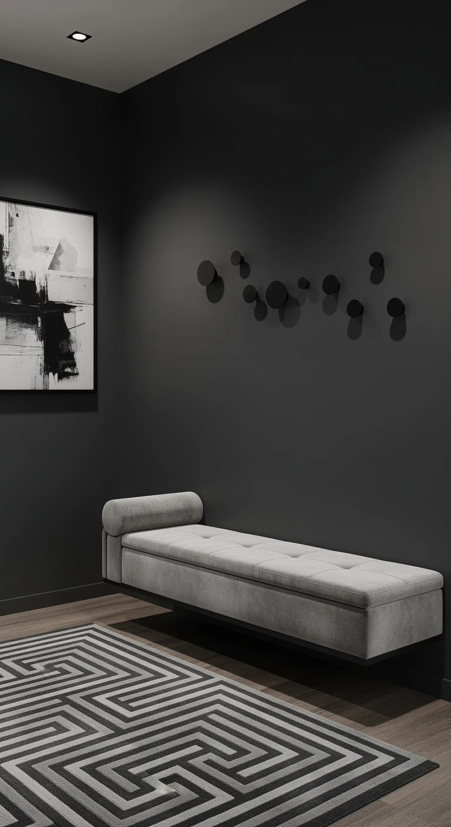 Ingresso total black con panca sospesa grigia e appendiabiti a muro scultorei.
