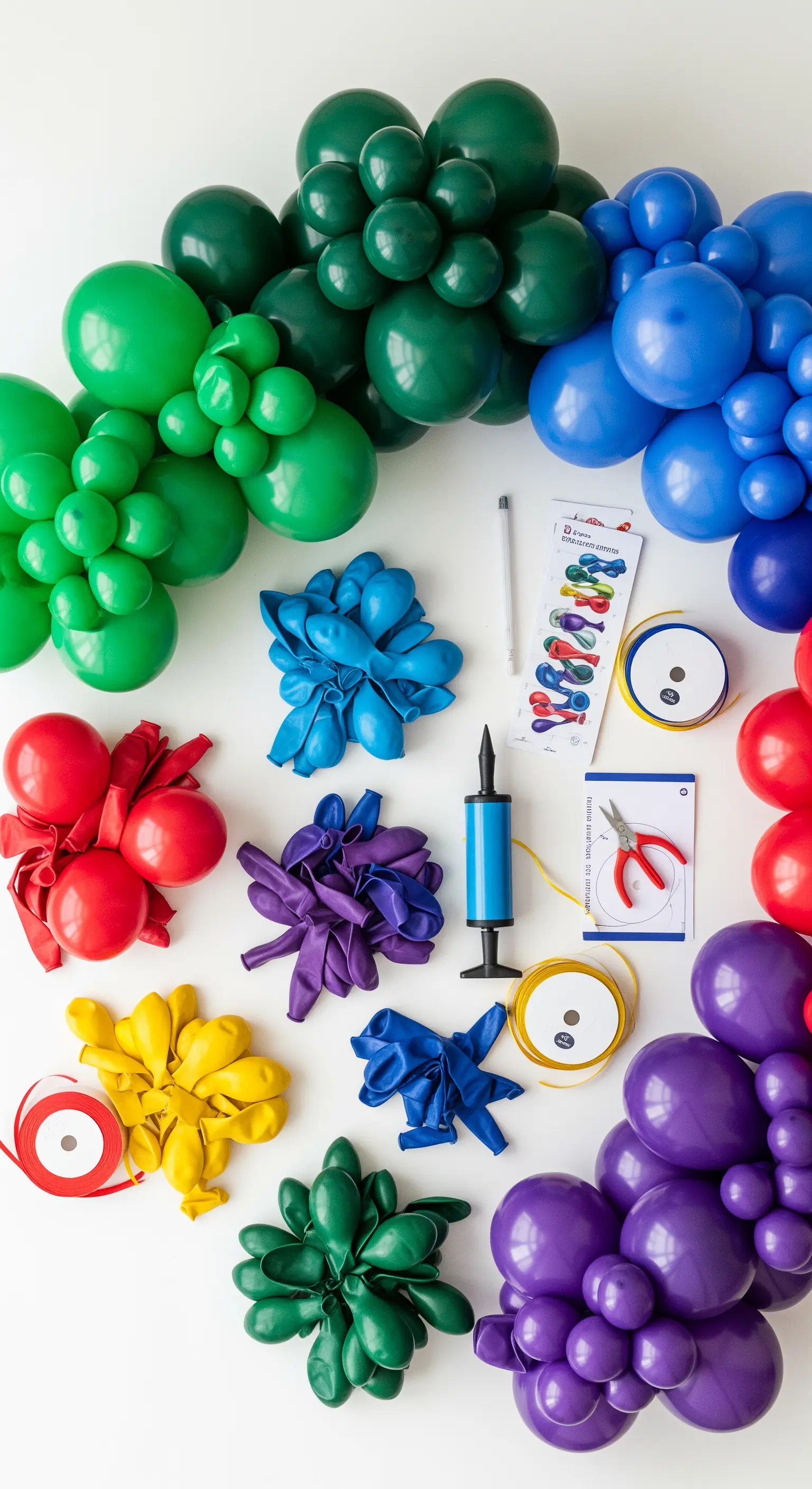 Kit per arco di palloncini con palloncini sgonfi, pompetta, nastro e punti di colla.