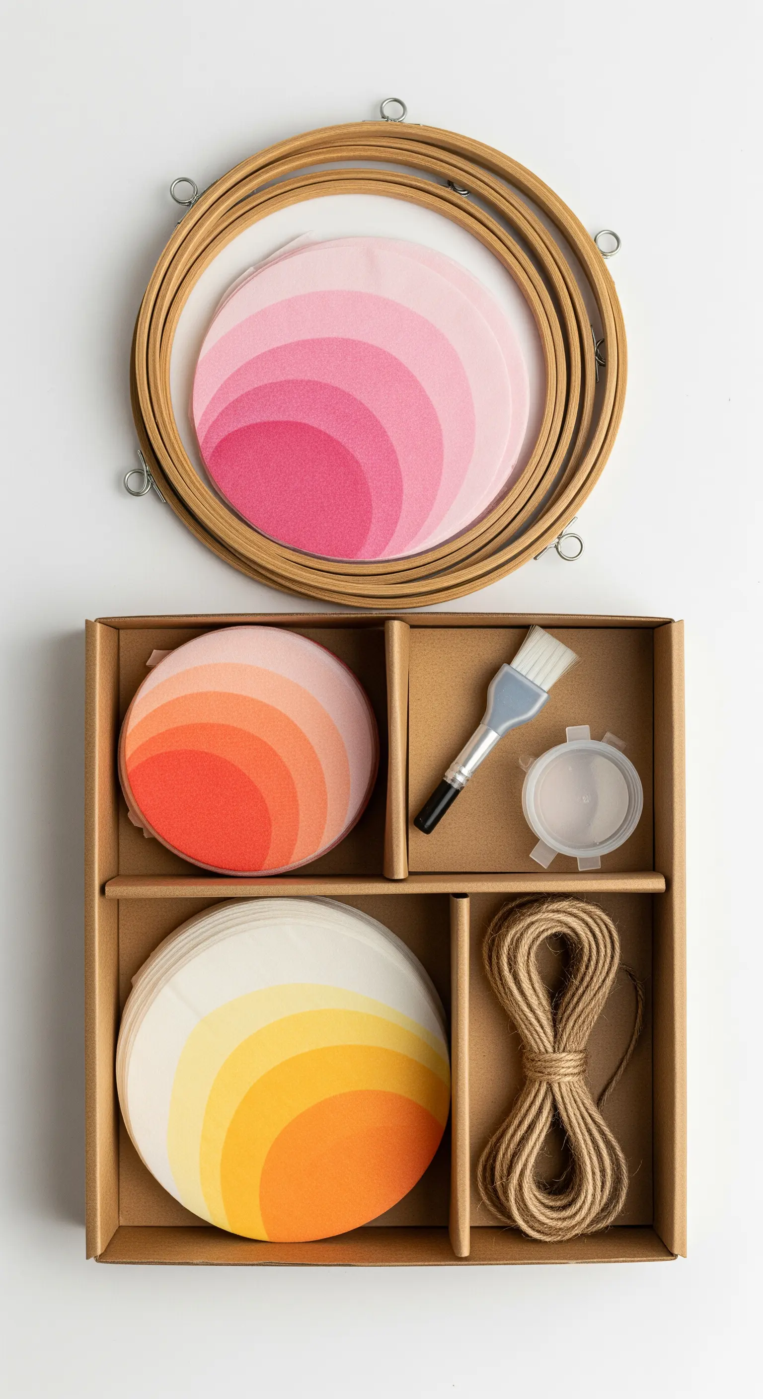 Kit fai-da-te per creare lanterne, con dischi di carta colorata, telai, spago e pennello.