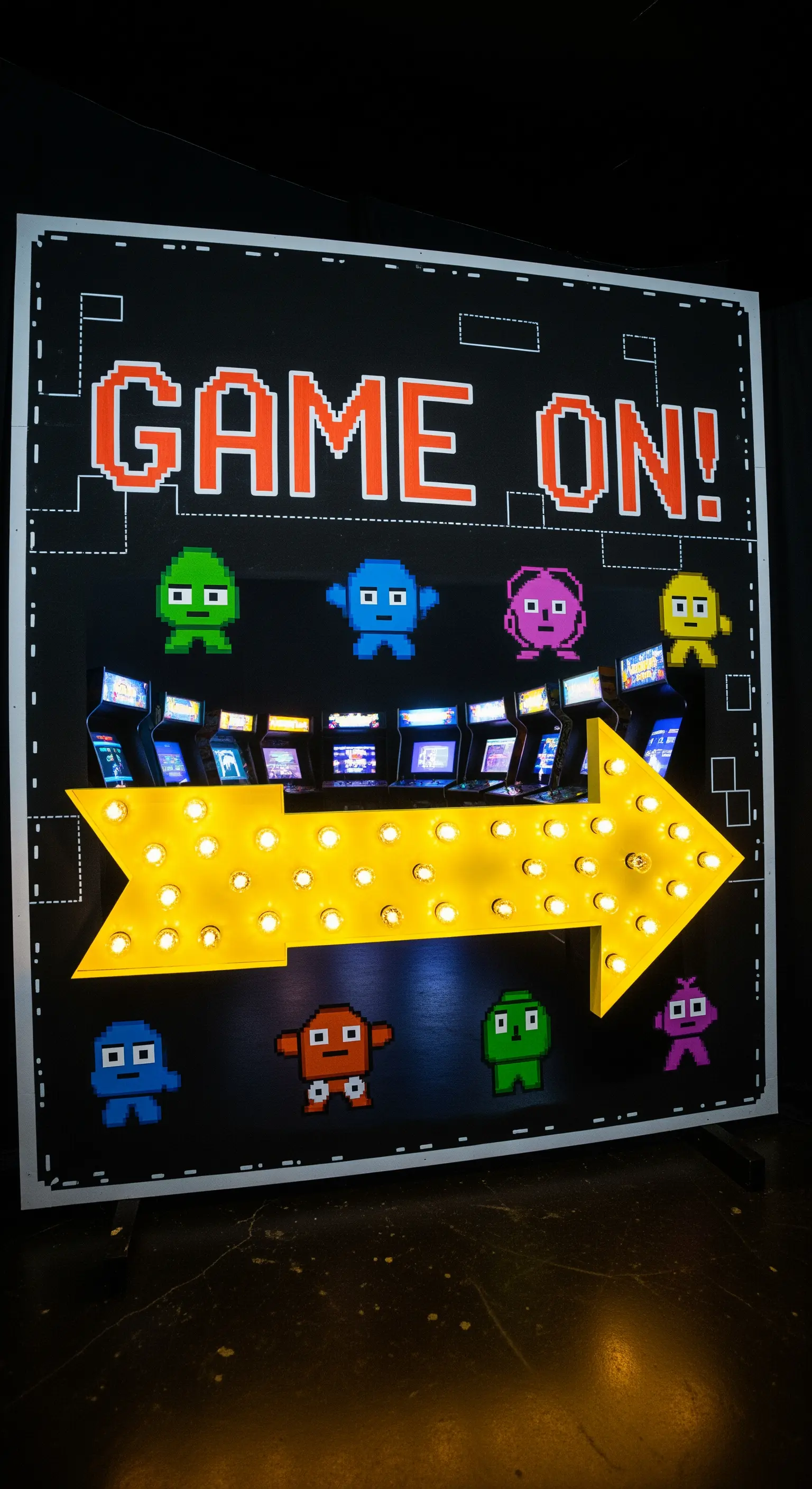 Cartello in stile videogioco arcade con scritta 