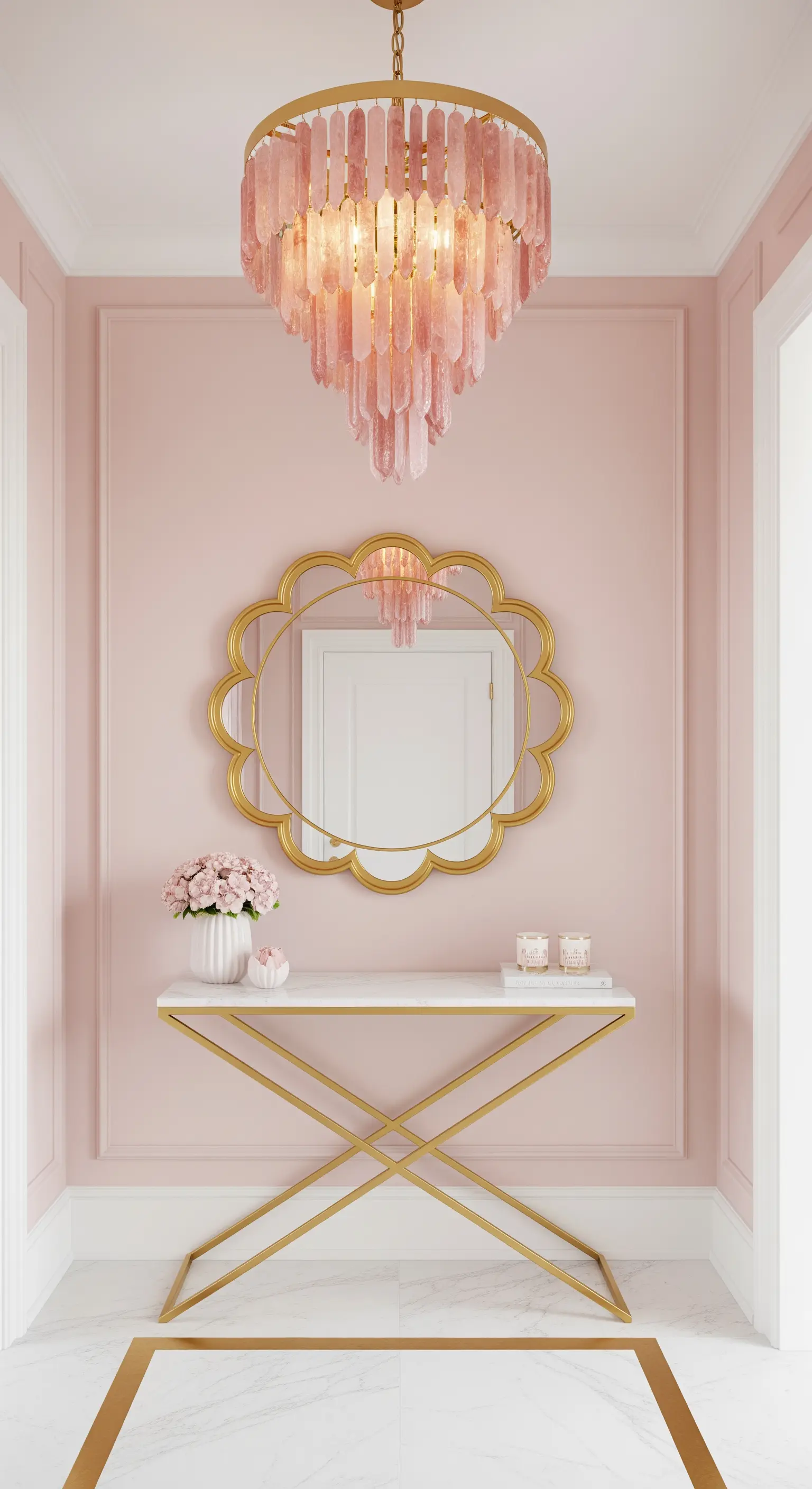 Ingresso rosa pastello con specchio a fiore dorato e lampadario in vetro rosa.