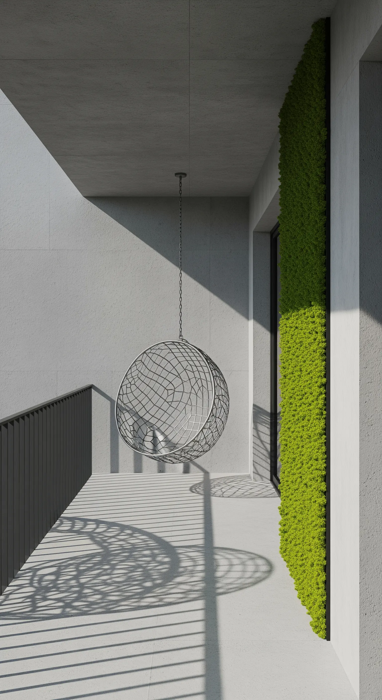 Sedia sospesa metallica proietta la sua ombra su un balcone in cemento con una striscia di muschio.