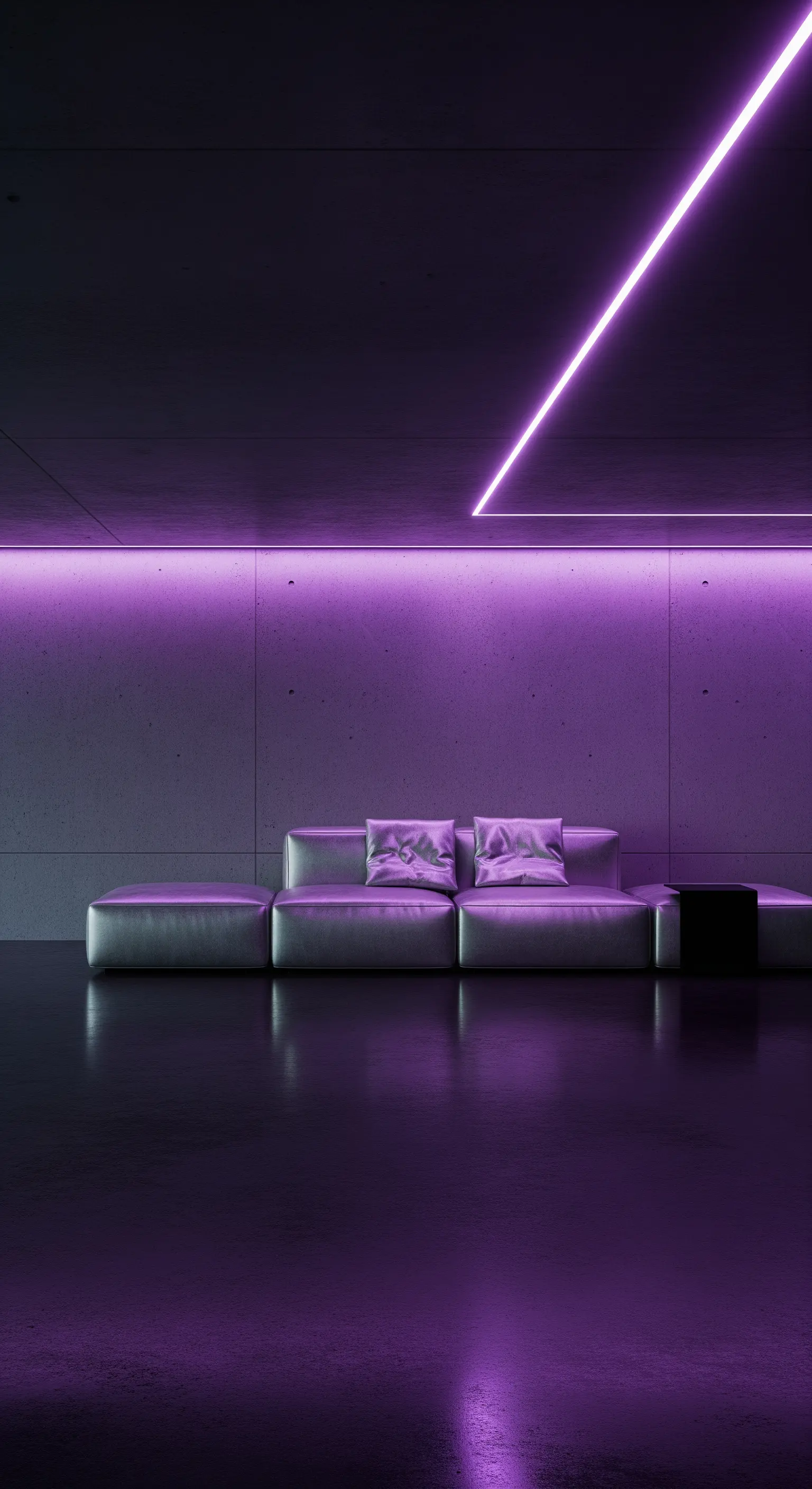 Stanza in cemento con illuminazione a LED viola e un divano modulare in pelle chiara