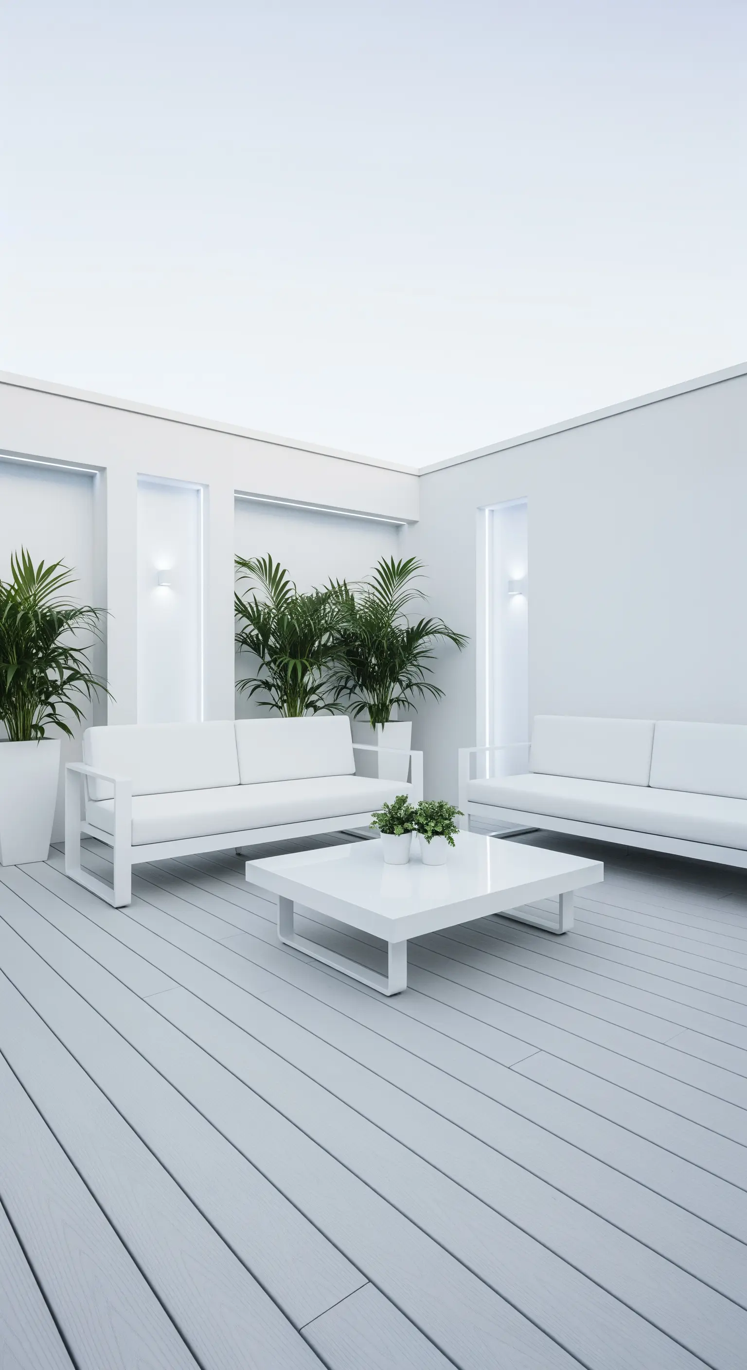 Patio total white con divani bianchi, pavimento chiaro e piante verdi come contrasto.